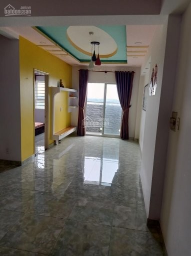 Có căn hộ rộng 2 PN, dtsd 62m2, giá 4 triệu/tháng, cc HQC Plaza