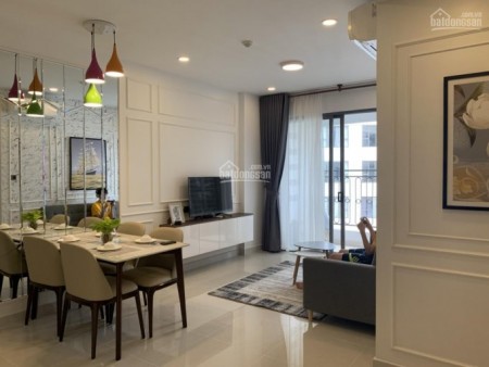Cho thuê căn hộ view hồ bơi cc Saigon Royal, dtsd 82m2, 2 PN, giá 20 triệu/tháng