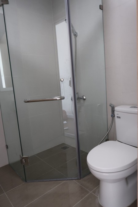 Chủ nhà cần cho thuê căn 2PN/2WC full nội thất 8tr/tháng bao phí 1 năm - view hồ bơi tháp C LH 0902808669