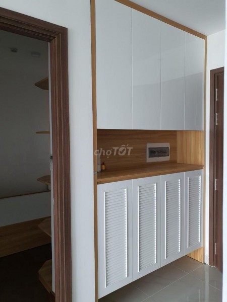 Cho thuê căn hộ 3 phòng ngủ và 2 nhà vệ sinh căn hộ mới bàn giao còn mới tinh. Giá cho thuê 10 triệu/tháng