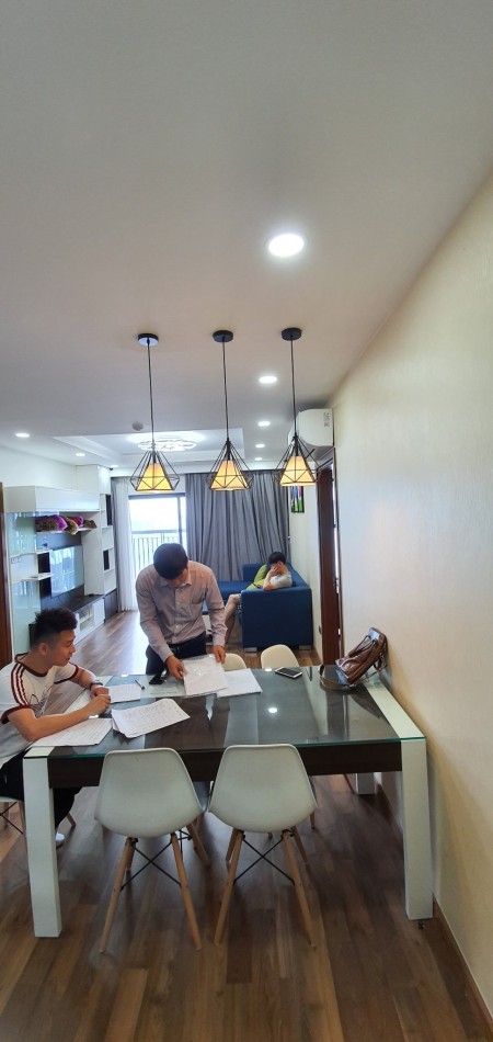 Cho thuê căn hộ 136 Hồ Tùng Mậu diện tích 120m2 full đồ