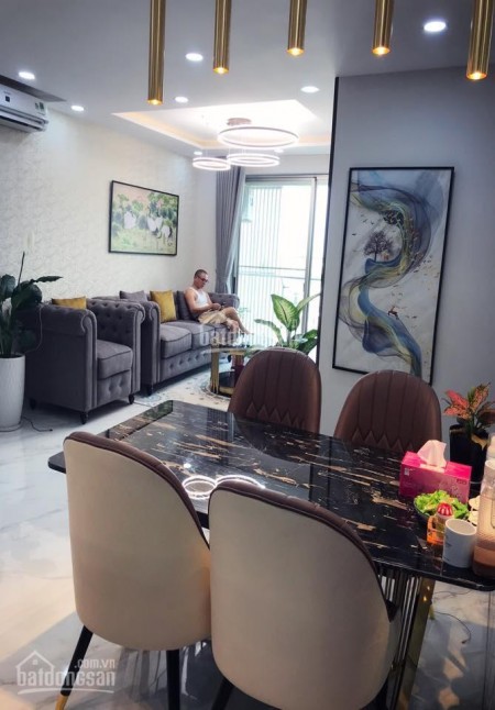 Cho thuê căn hộ view công viê hoa anh đào, dtsd 97m2, 2 PN, giá 20 triệu. CC Midtown Quận 7