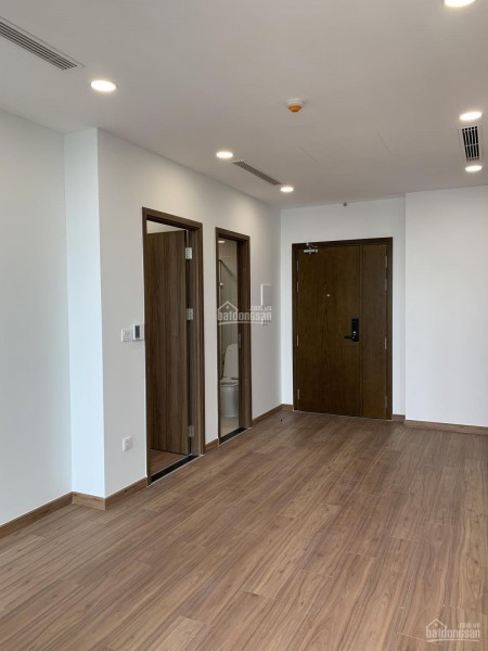 Cho thuê căn hộ Eco Green Sài Gòn tầng trung view mát mẽ, nội thất cơ bản, nội khu đầy đủ tiện ích