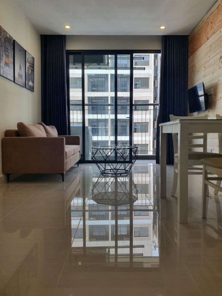 Cho thuê căn hộ 1 phòng ngủ 1 phòng vệ sinh, vị trí tầng cao nhìn view toàn cảnh siêu đẹp, nội thất đầy đủ.