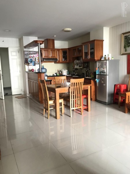 Cho thuê căn hộ view không bị che chắn rộng 84m2, 2 PN, có sẵn đồ cc Green View, giá 11 triệu/tháng