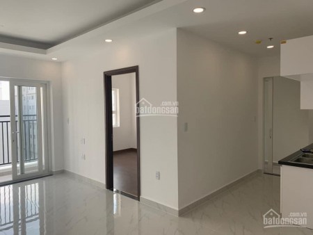 Căn hộ tầng cao chính chủ rộng 86m2, 3 PN, giá 11 triệu/tháng. CC Richmond City
