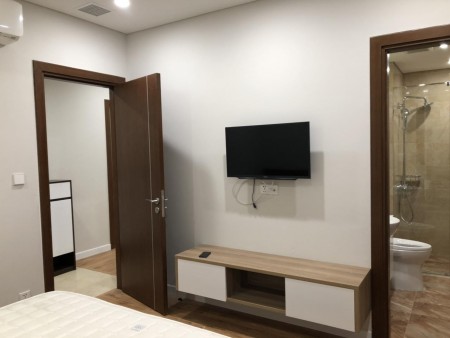 Cho thuê gấp căn hộ 2PN ban công Đông Nam tại R2 Goldmark City 10tr/th (098 277 6816)