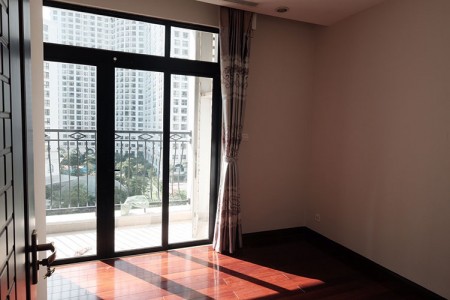 Cho thuê CC Cao cấp Royal City 69m 2PN cơ bản 13tr