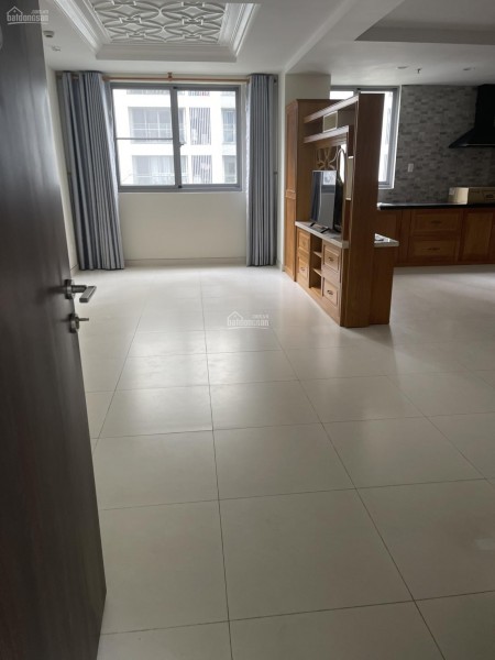 Green Valley cần cho thuê căn hộ rộng 3 PN, tầng cao, view thoáng, dtsd 130m2, giá 28 triệu/tháng