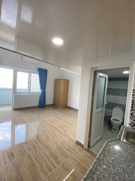 Căn hộ ban công 30m2 nội thất cơ bản ngay chợ Tân Hương gần AEON Tân Phú