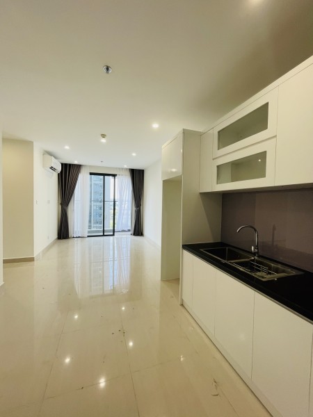 Cho thuê căn 3PN-2WC, căn góc, có sẵn tủ bếp, bếp từ, rèm, 4 máy lạnh tại Vinhomes Q9 giá 6.5tr