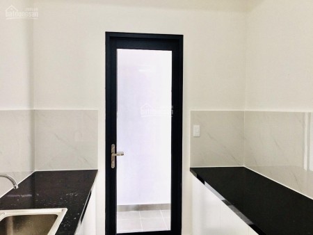 Cho thuê căn hộ Marina Tower, có hồ bơi, 60m2, 2PN, 2WC, giá 5 triệu/tháng