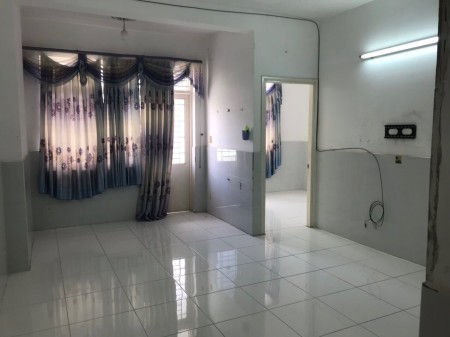 Cho thuê nhanh căn hộ 312 Lạc Long Quân , giá thuê 6.6tr, dt: 65m2