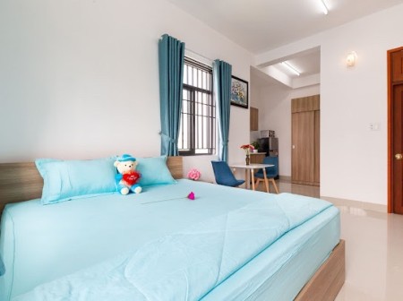 Cho thuê Studio-Full nôi thất ban công-gần sân bay mặt tiền đường lớn Yên Thế