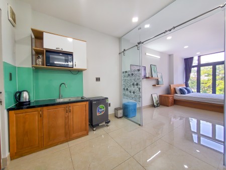 Căn hộ Hồng Hà dạng studio - cửa sổ - ban công, full nội thất, ngay sân bay Tân Sơn Nhất