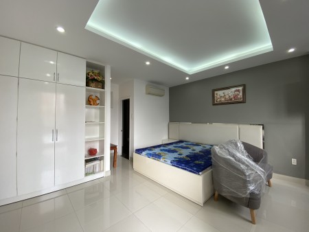 CHDV Studio có ban công mát mẽ rọng 30m2, full nội thất cao cấp chỉ với 7 Triệu