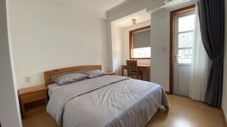 1PN - Cửa sổ - Nguyễn Ngọc Phương, Bình Thạnh, gần chợ Thị Nghè, Nội thất gỗ hiện đại, giáp Quận 1