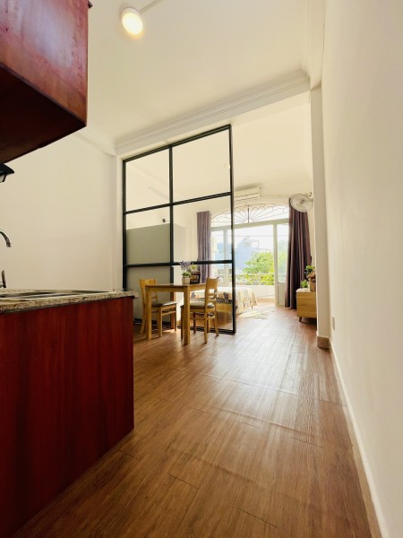 Căn hộ studio 40m2 full nội thất - ban công rộng, gần landmark81, bệnh viện quốc tế Vinmec