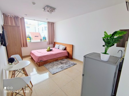 CH30m2 Phan Đăng Lưu, cửa sổ ban công thoáng, sạch sẽ, mới 99%