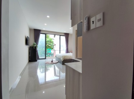 Studio 30m2 có ban công ánh sáng tự nhiên. Call 0772040801 để đi xem trực tiếp và tư vấn
