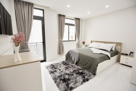 Căn hộ studio - ban công - full nội thất - gần nhà thờ hàng xanh - đại học công nghệ Tp.HCM