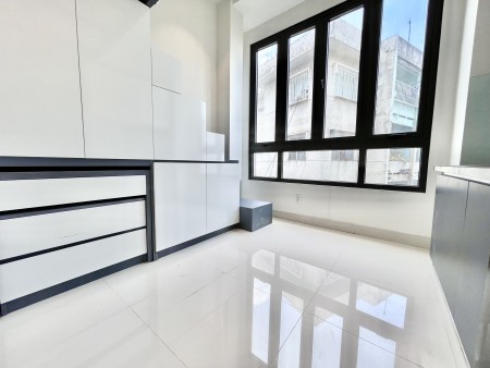 Căn hộ có gác Ngay trung Tâm Q1 Cống Quỳnh