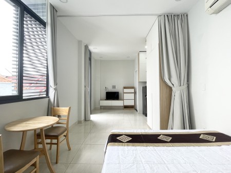 Căn hộ studio ban công - full nội thất máy giặt riêng - gần Sân Bay