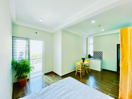 CHDV ban công cửa sổ full nội thất Quận 4 gần ĐH Nguyễn Tất Thành, UL, Lotte Q7. sát Q1 Q5