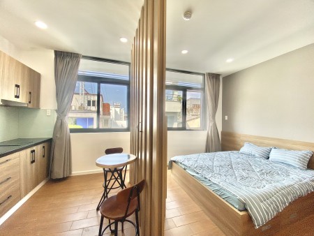  1 Phòng duy nhất SALE SẬP, Võ Thị Sáu sát Quận 1 có bancol đón nắng