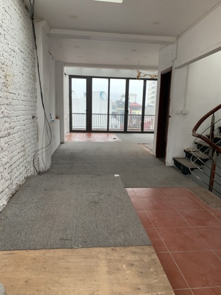 Chính chủ cho thuê căn hộ Dt 100m2: thông sàn thang máy view cực thoáng Giá 14tr/tháng.