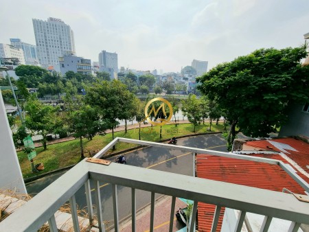 Căn hộ Full nội thất mới đẹp, MÁY GIẶT RIÊNG ban công view sông Quận 3