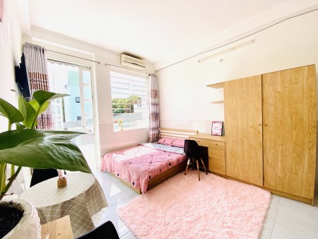 Cho thuê căn hộ studio ban công full nội thất gần phố đi bộ Bùi Viện