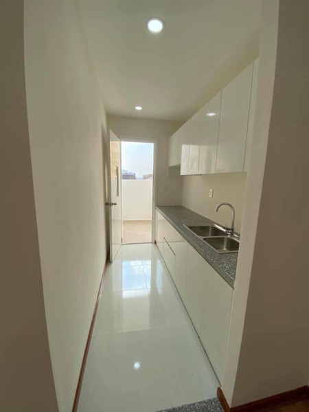 Cho thuê căn góc 8tr/tháng Diamond Riverside Q8