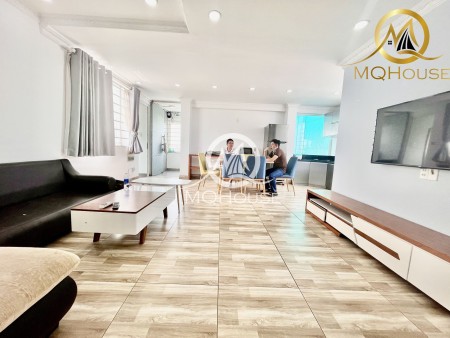 Căn hộ Full nội thất 2 Phòng ngủ ban công, ánh sáng ngập tràn sát q3
