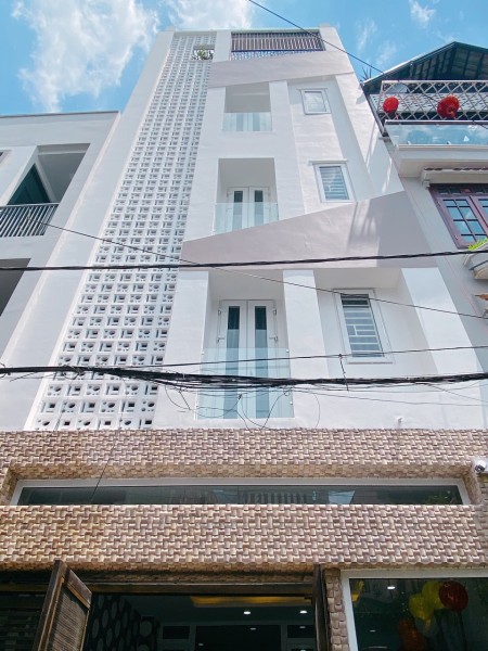 Căn hộ studio rộng rải thoáng mát có ban công full nội thất. Hỗ trợ tìm phòng ạ.