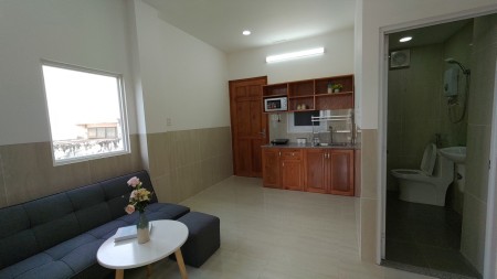 Căn hộ Nguyễn Tất Thành, 2 phòng ngủ, Full nội thất, Ban Công, Quận 4 giá rẻ