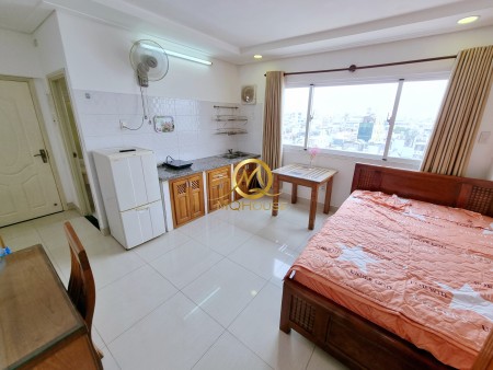 Căn hộ studio cửa sổ lớn full nội thất, gần chợ Hòa Hưng, CMT8 Q10