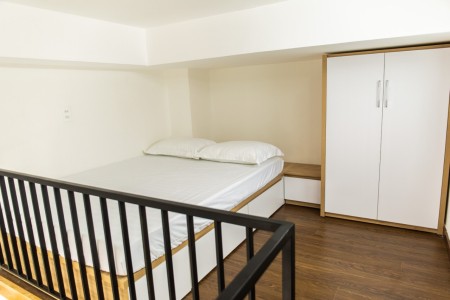 Căn hộ duplex ban công, full nội thât, gác cao 1m8, gần Cao Đẳng Kinh Tế