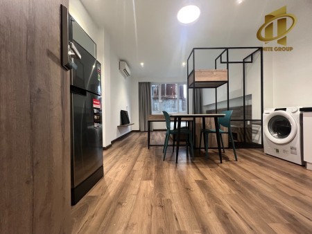 Cho thuê căn hộ Quận 1 - 1 Phòng ngủ vách ngăn - giáp Quận 4 - Gần phố đi bộ Nguyễn Huệ