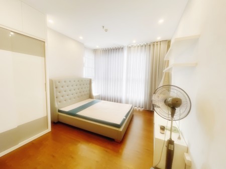 Cho thuê gấp căn hộ góc tầng cao 3PN 110m2 The Prince Residence, giá 25tr/tháng