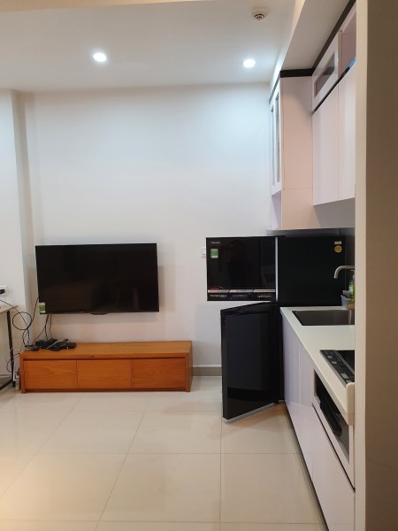 Nam cho thuê căn hộ Officetel Sunrise City, đủ nội thất, 11tr còn thương lượng