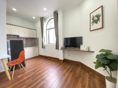 Cho thuê căn hộ mới xây siêu đẹp, full nt có ban công tại Bình Thạnh