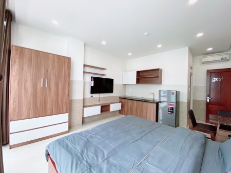 Căn hộ Nguyễn Hữu Cảnh ban công cho thuê, tiện đi Q1, Q2, đầy đủ tiện nghi, nội thất