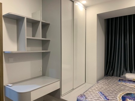 Cho thuê căn hộ 2PN ở Sky 89 Quận 7, trang trí kệ rượu, banlcon rộng có rèm