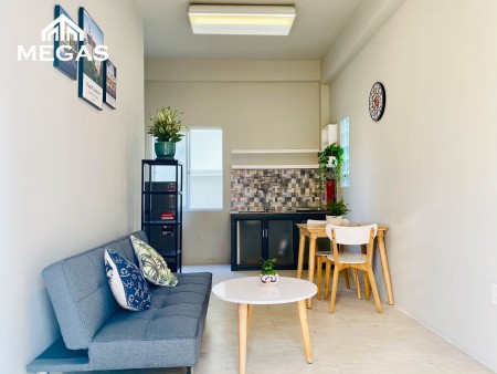 Tuấn có căn hộ Thảo Điền rộng 43m2, đầy đủ nt, trang bị cửa sổ lớn