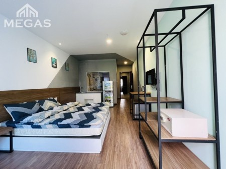 Cho thuê căn hộ full nt, có ban công trung tâm quận 1 - gần vòng xoay Phù Đổng