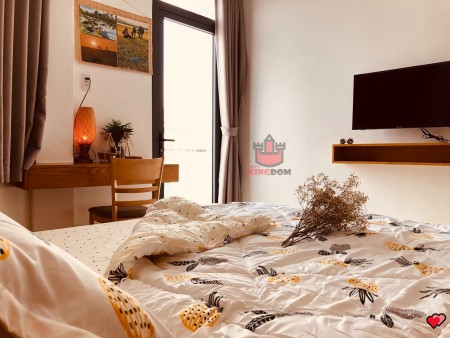 Tông màu nhẹ nhàng, thiết kế đơn giản, Full Nội Thất có Ban công