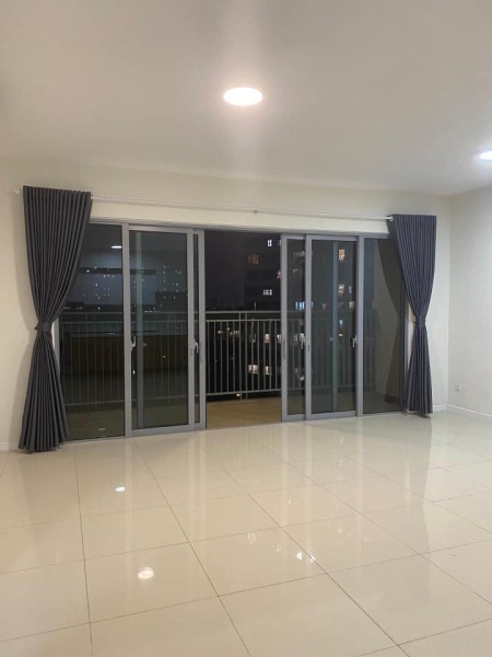 Chủ nhà kí gửi cho thuê căn 3PN 121m2 nội thất cơ bản giá tốt nhất thị trường 15 triệu/tháng