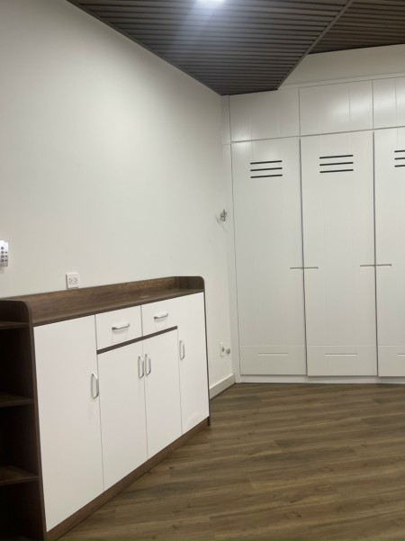 The Sun Avenue cho thuê căn hộ offiice làm căn phòng , full nội thất .