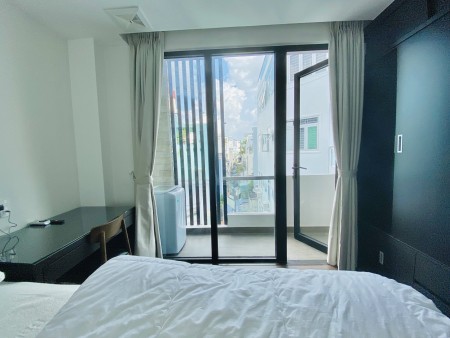 CHDV STUDIO 1pn có balcony thoáng mát nằm ngay trung tâm với nhiều tiện ích, 40m2, 1 phòng ngủ, 1 toilet